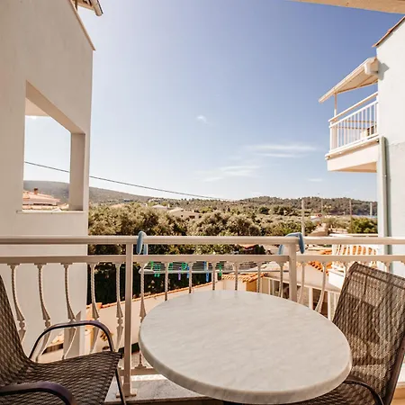 Marialena Lägenhetshotell Potos