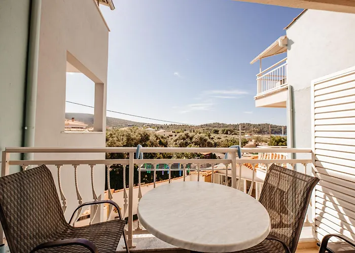 Marialena Lägenhetshotell Potos