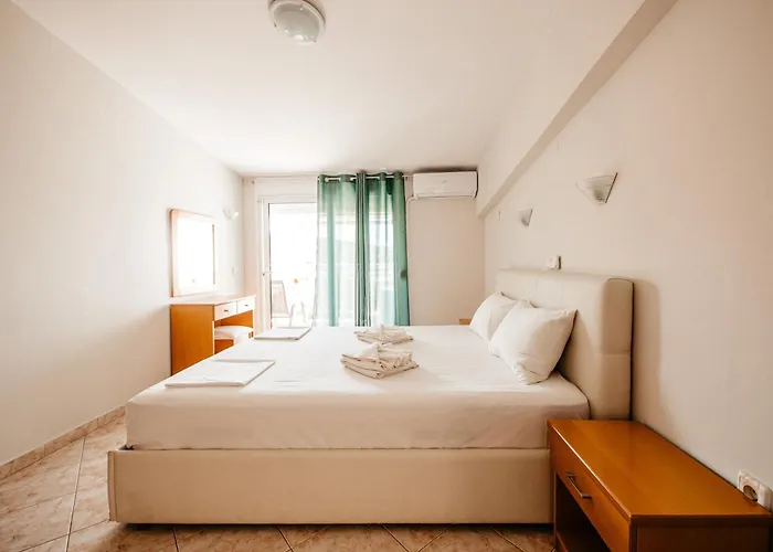 Marialena Lägenhetshotell Potos