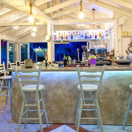 Ξενοδοχείο με διαμερίσματα Marialena 2*