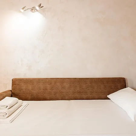 Ξενοδοχείο με διαμερίσματα Marialena 2*