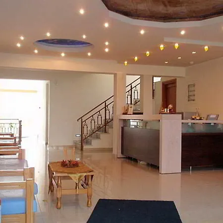 Ξενοδοχείο με διαμερίσματα Marialena 2*